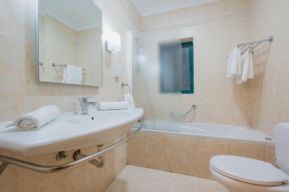 Apartment with Pool View 