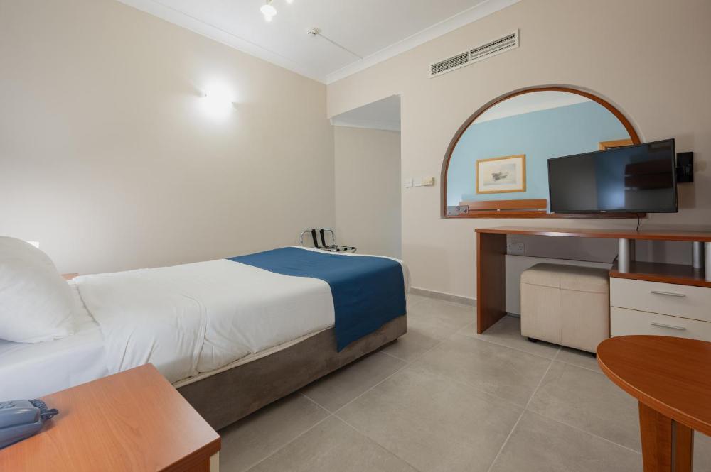 Apartment with Pool View 